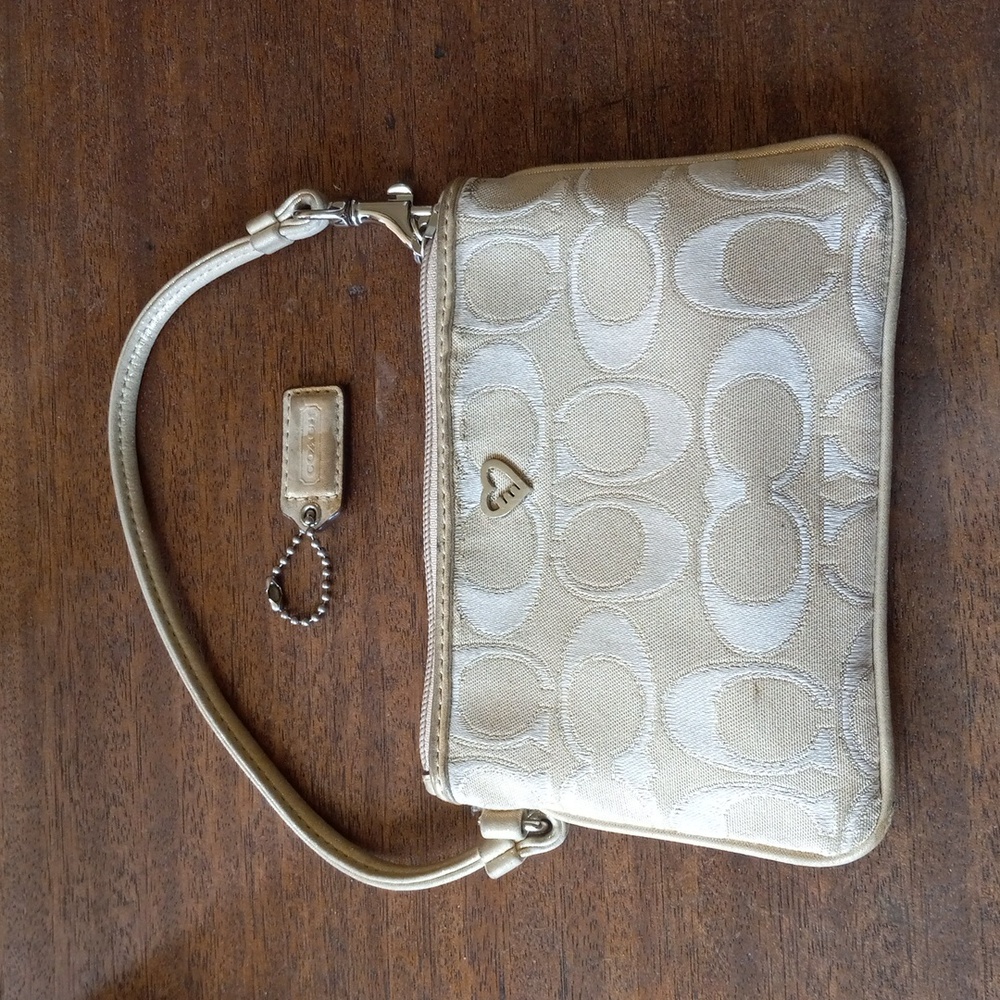 Coach Poppy Wristlet Wallet Signature C Tan Metallic Detail Trim Zippy With Fob